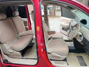 Toyota Sienta 1.5 FWD 2012 Red