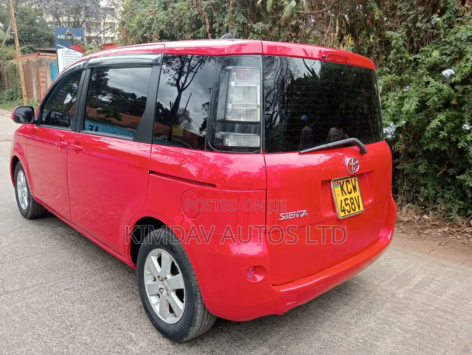 Toyota Sienta 1.5 FWD 2012 Red
