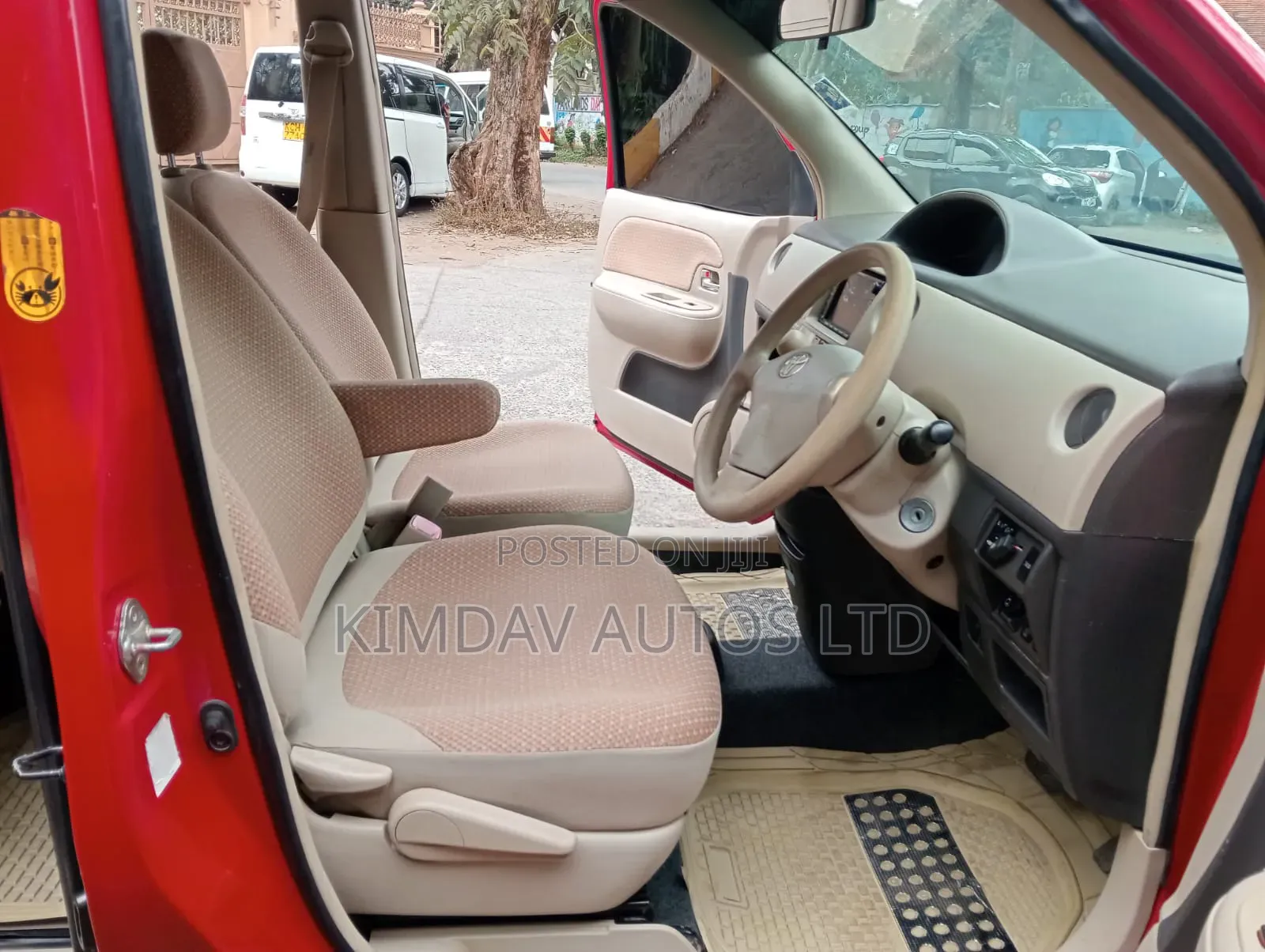 Toyota Sienta 1.5 FWD 2012 Red