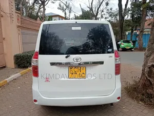 Toyota Noah 2.0 143hp FWD (7 Seater) 2009 Off white
