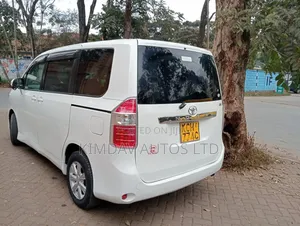 Toyota Noah 2.0 143hp FWD (7 Seater) 2009 Off white