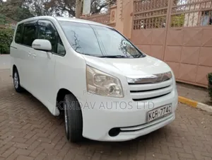 Toyota Noah 2.0 143hp FWD (7 Seater) 2009 Off white