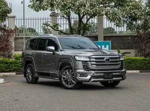 Toyota Land Cruiser LC300 2023 Silver