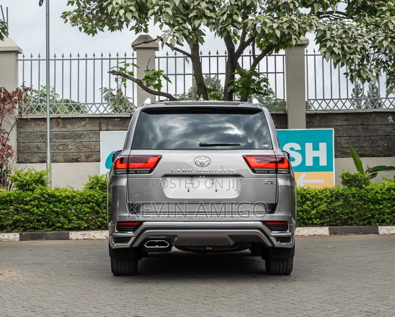 Toyota Land Cruiser LC300 2023 Silver