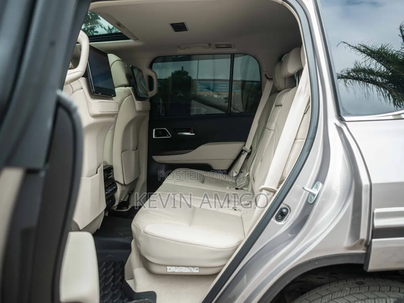 Toyota Land Cruiser LC300 2023 Silver