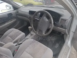 Toyota Corolla 1999 Silver