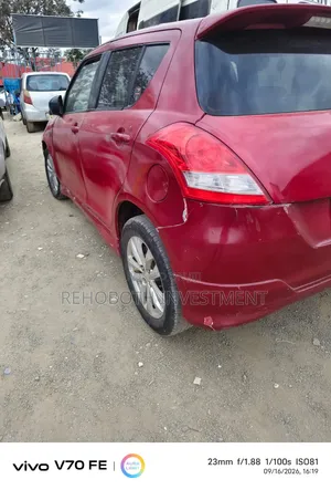 Suzuki Swift 2012 Red