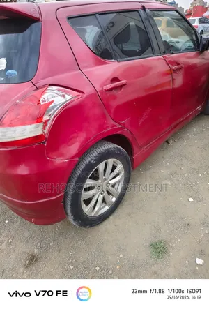Suzuki Swift 2012 Red