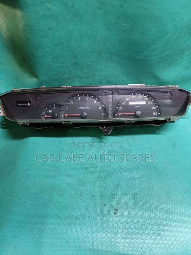 Dashboard Clock Toyota Noah 2003 - main view