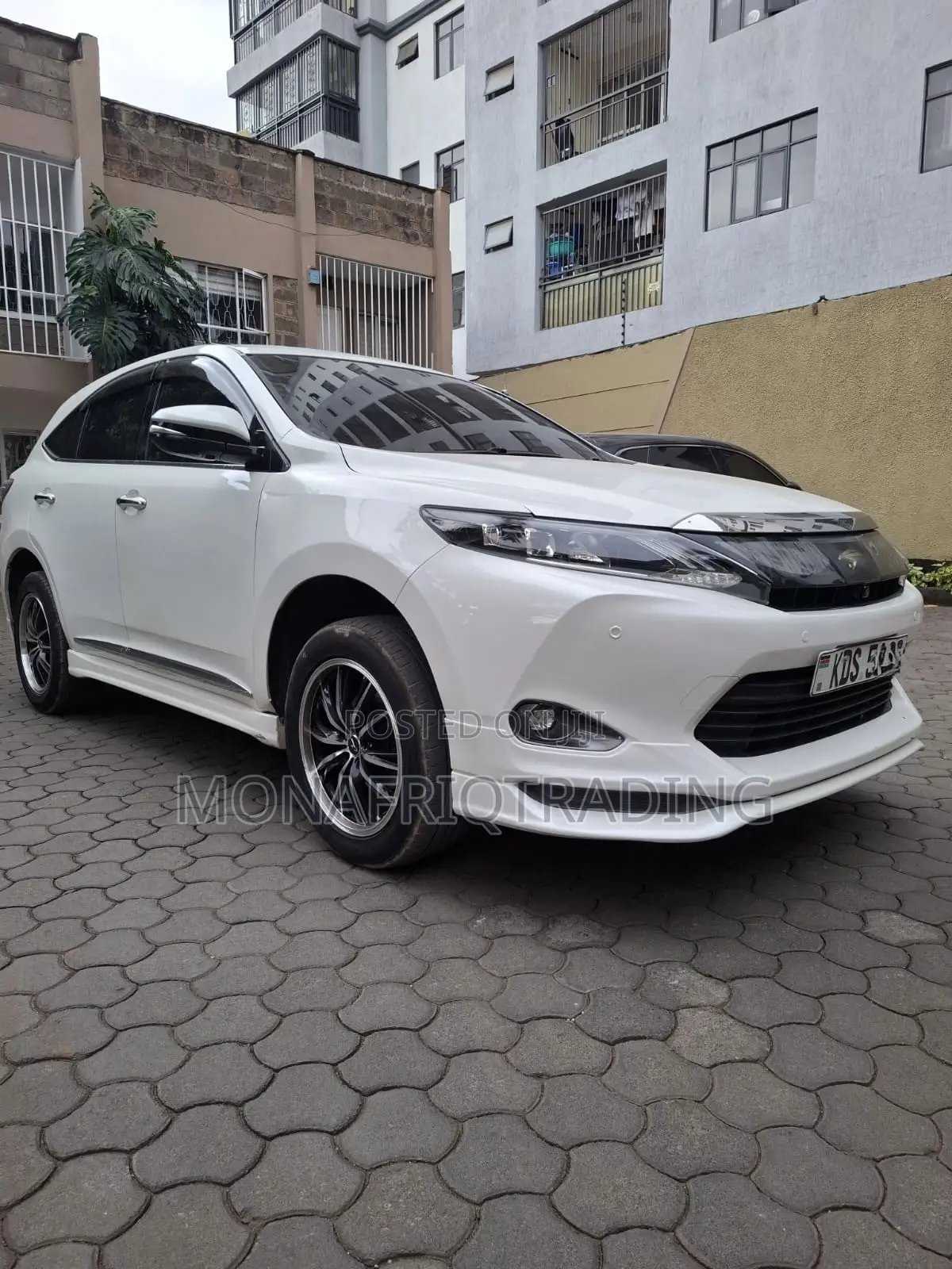 Toyota Harrier 2.0 2017 White