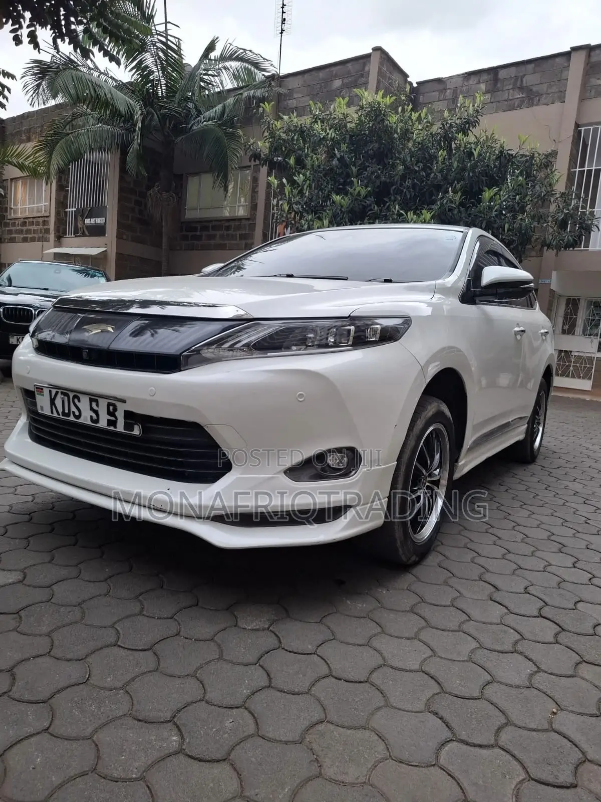 Toyota Harrier 2.0 2017 White