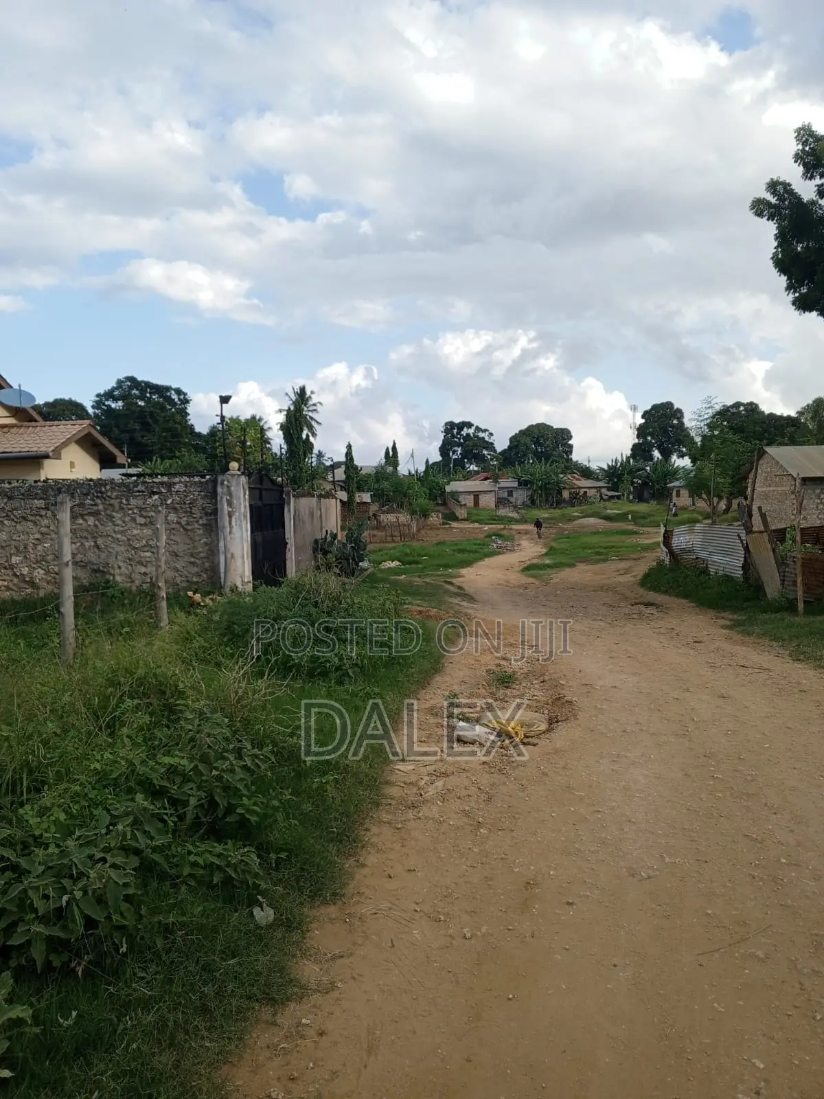 40by110 Plot for Sale With Title Deed