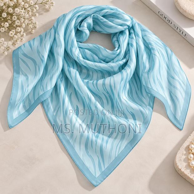 The Petite Chic Square (70*70) - thumbnail 3