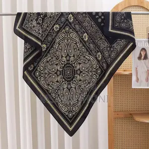 Effortless Elegance in 70x70 Scarf 