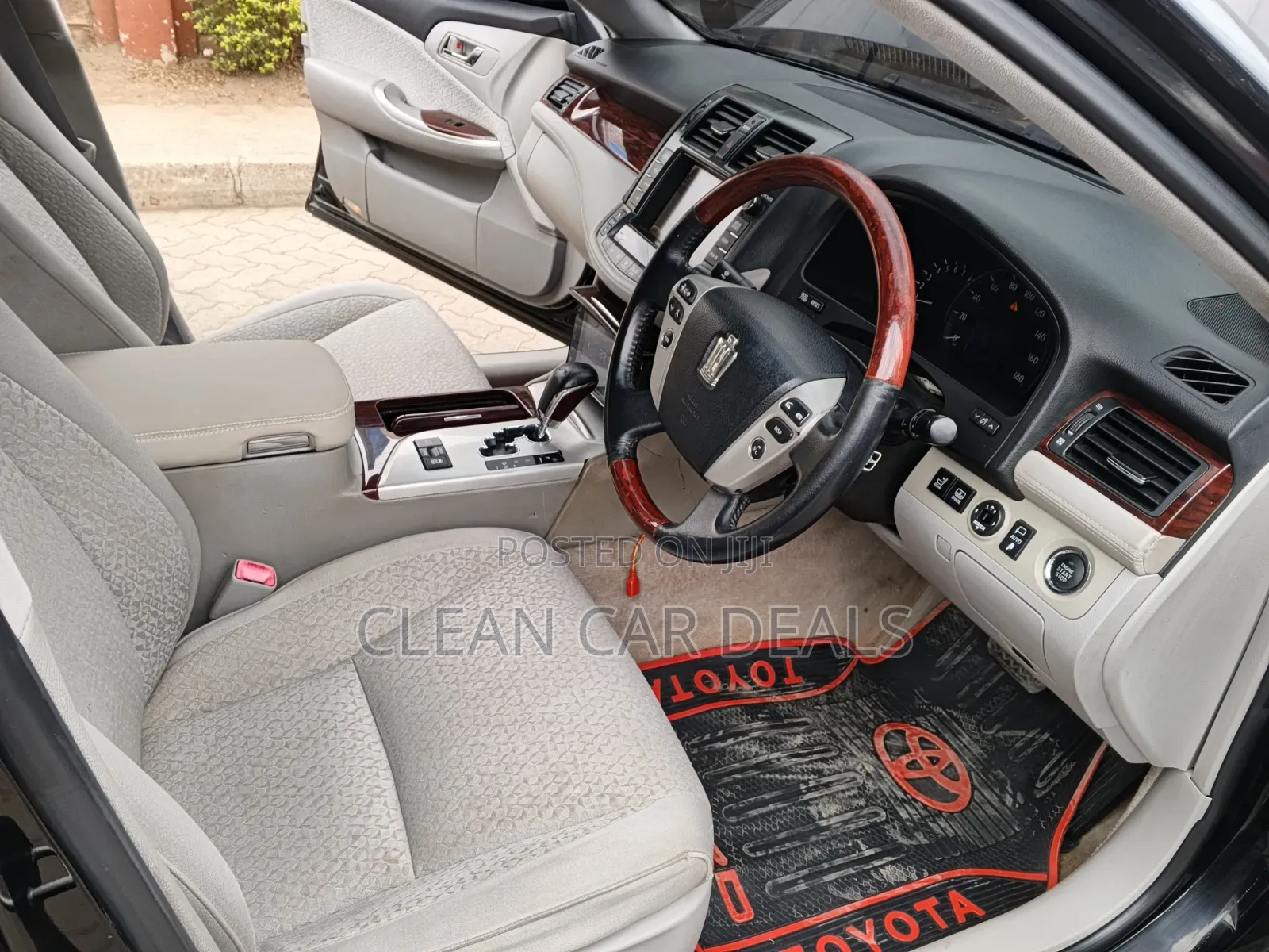 Toyota Crown 2012