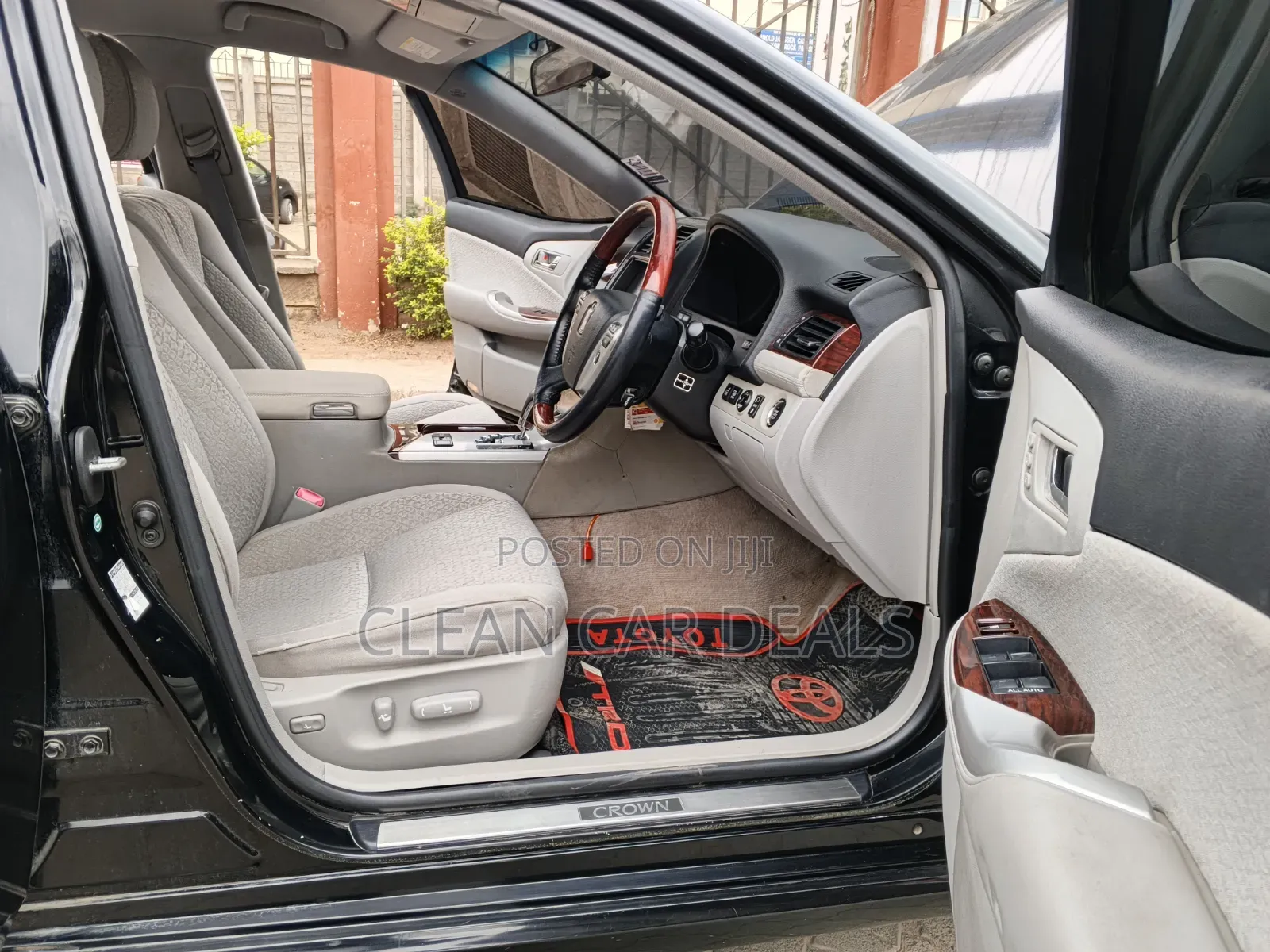 Toyota Crown 2012