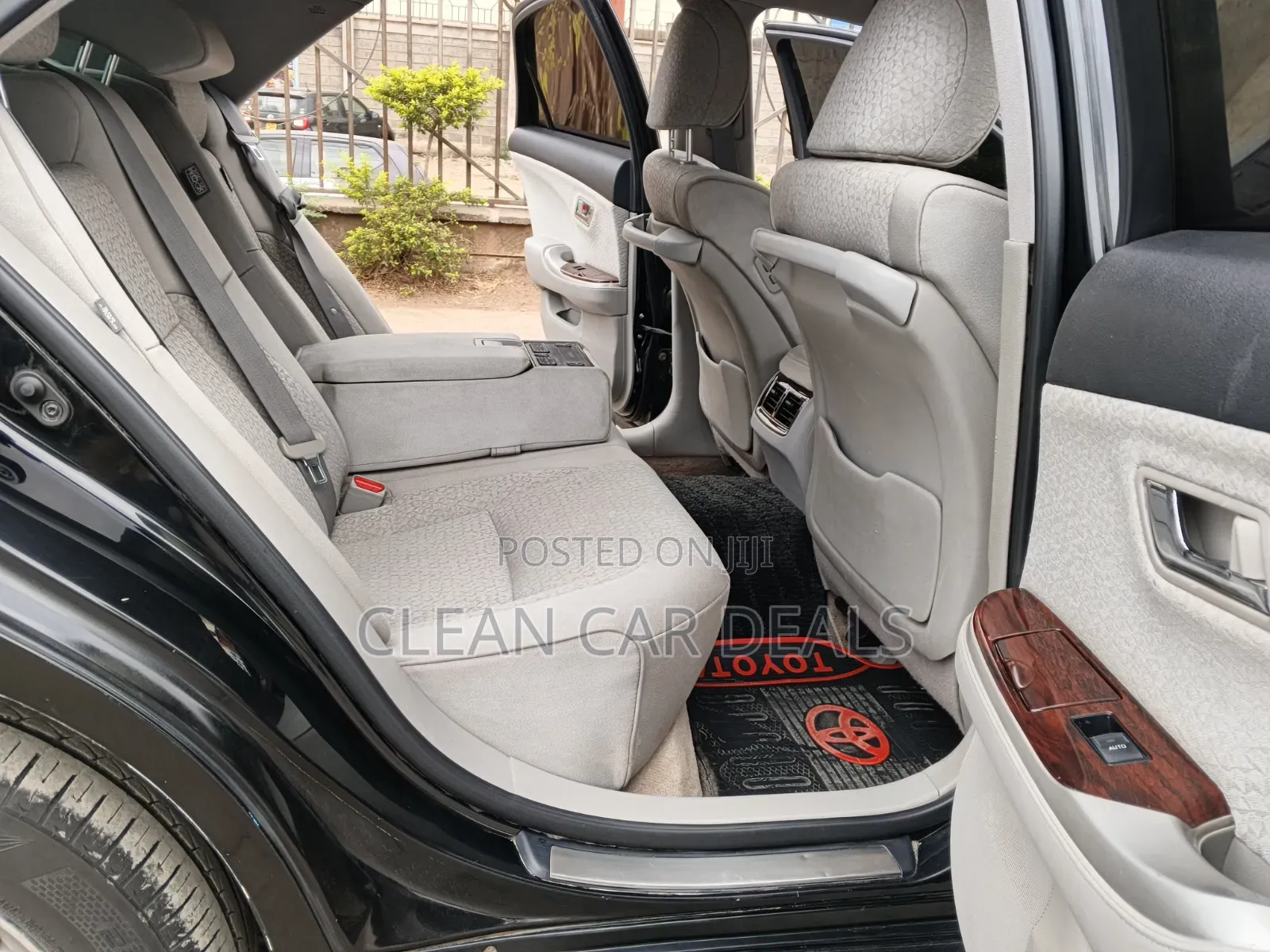 Toyota Crown 2012