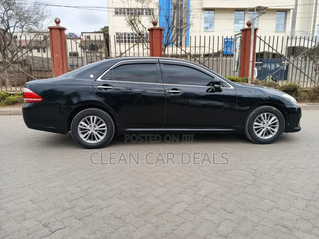 Toyota Crown 2012