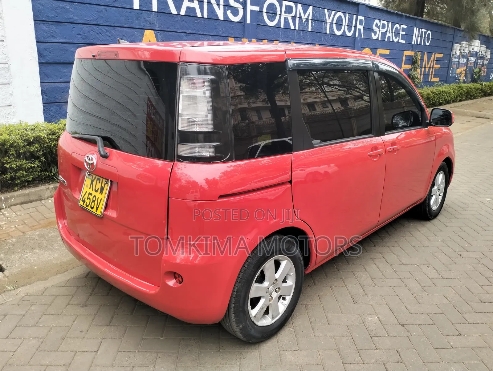 Toyota Sienta 2012 Red