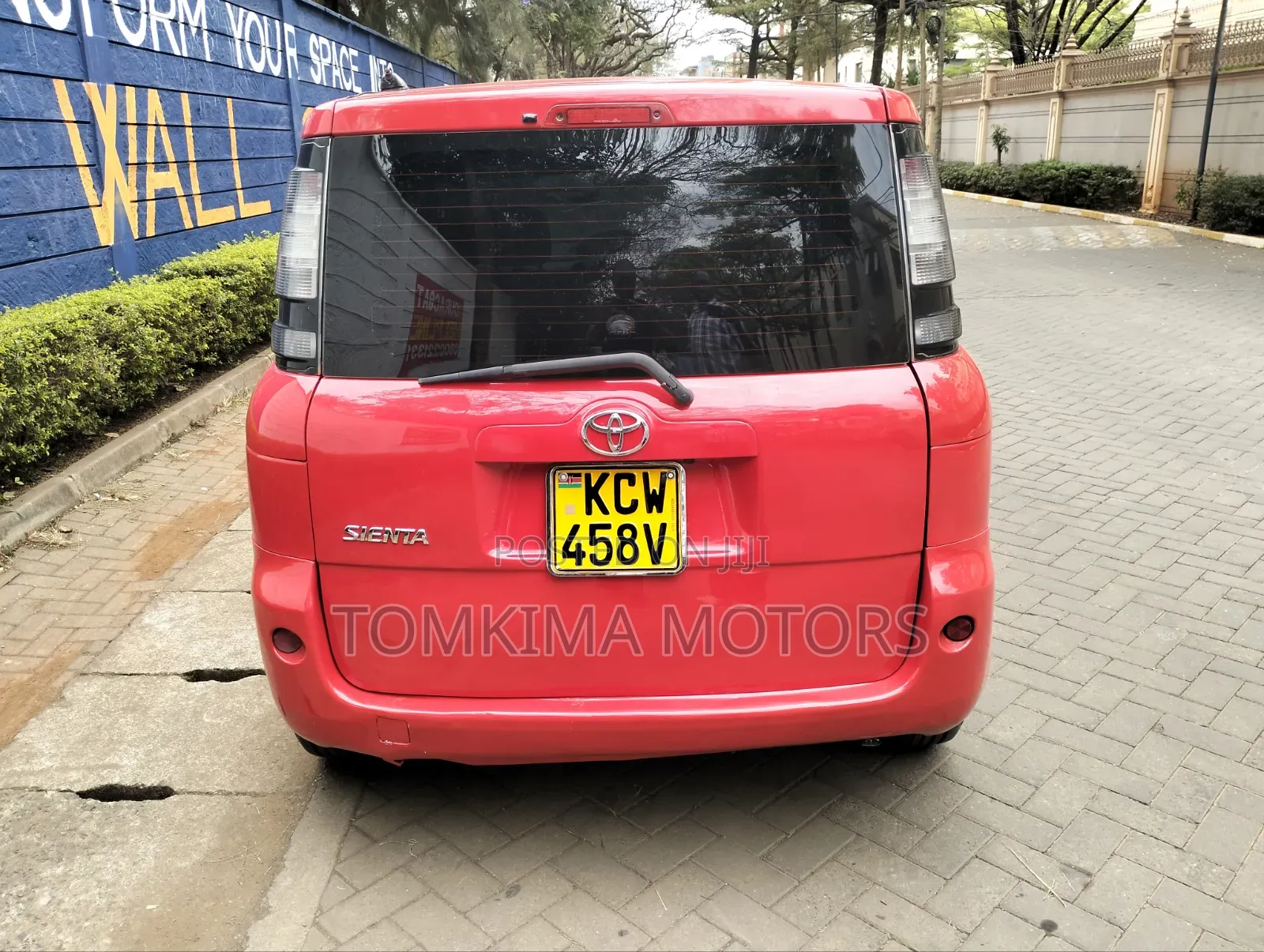 Toyota Sienta 2012 Red