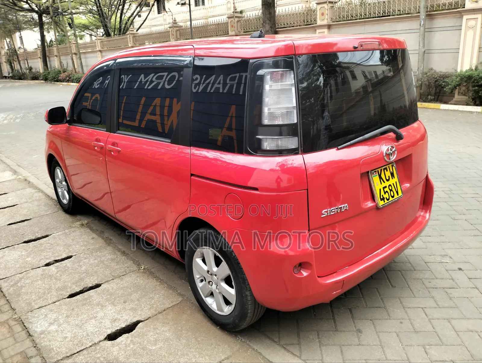 Toyota Sienta 2012 Red