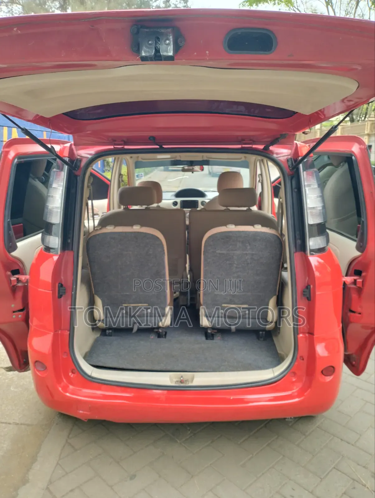 Toyota Sienta 2012 Red