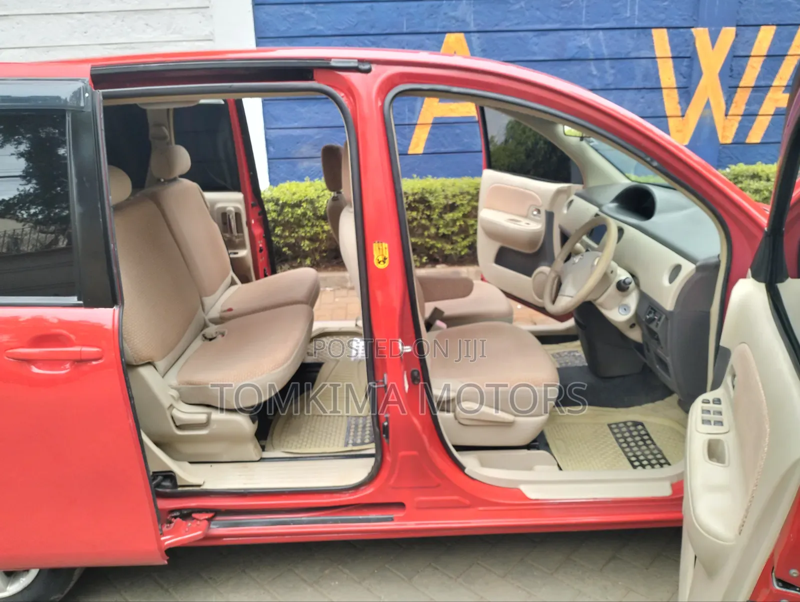 Toyota Sienta 2012 Red