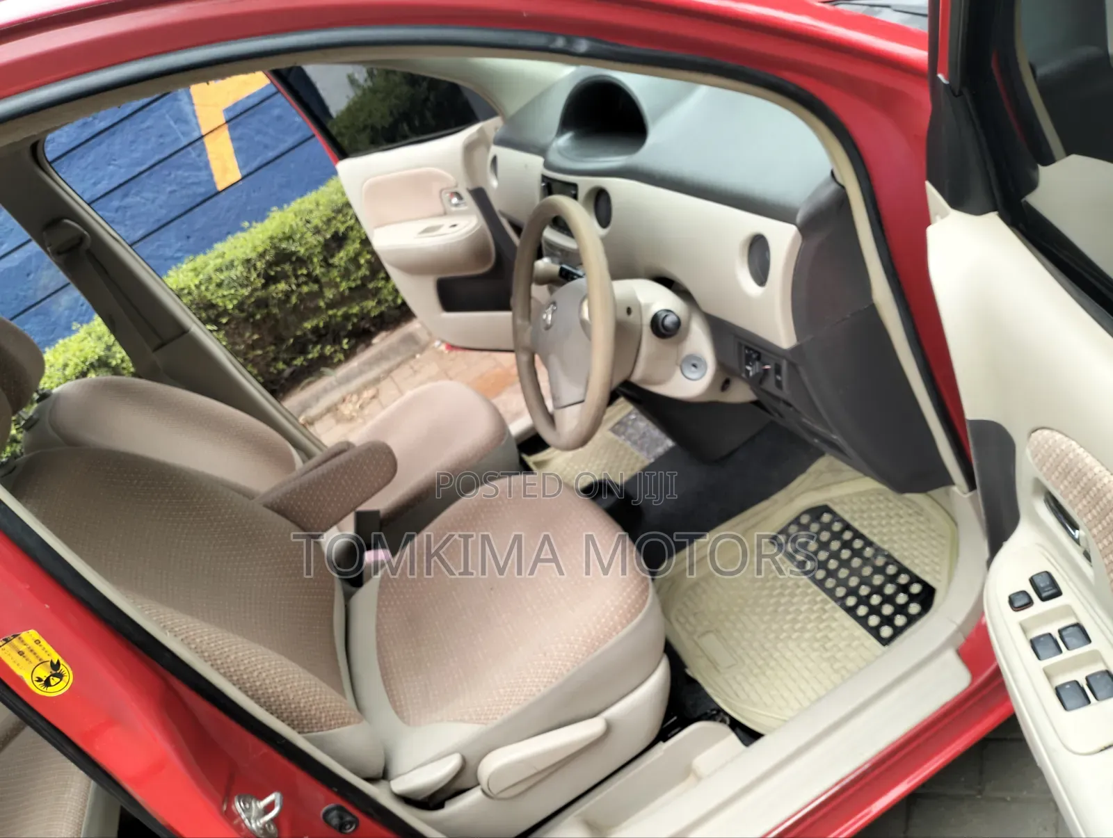 Toyota Sienta 2012 Red