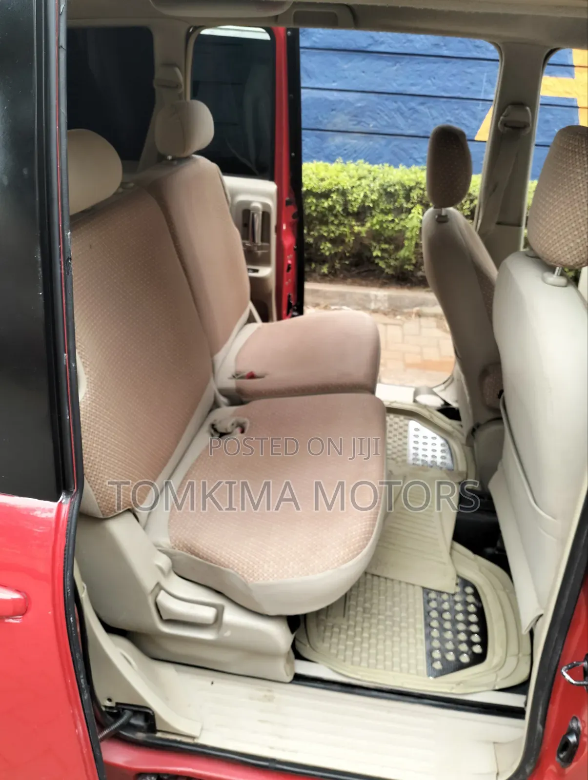 Toyota Sienta 2012 Red