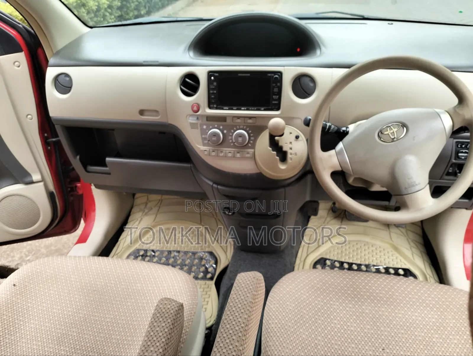 Toyota Sienta 2012 Red