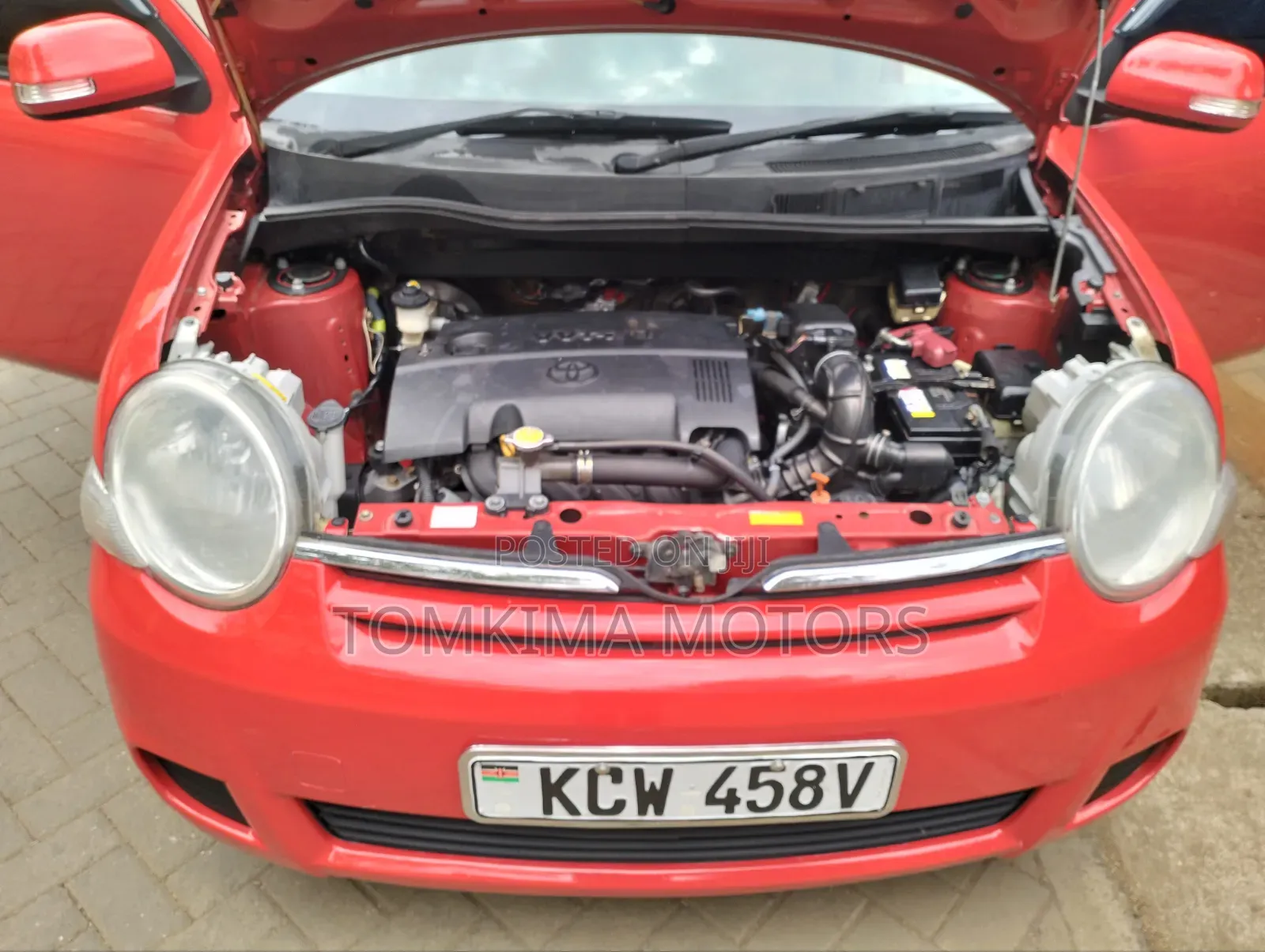 Toyota Sienta 2012 Red
