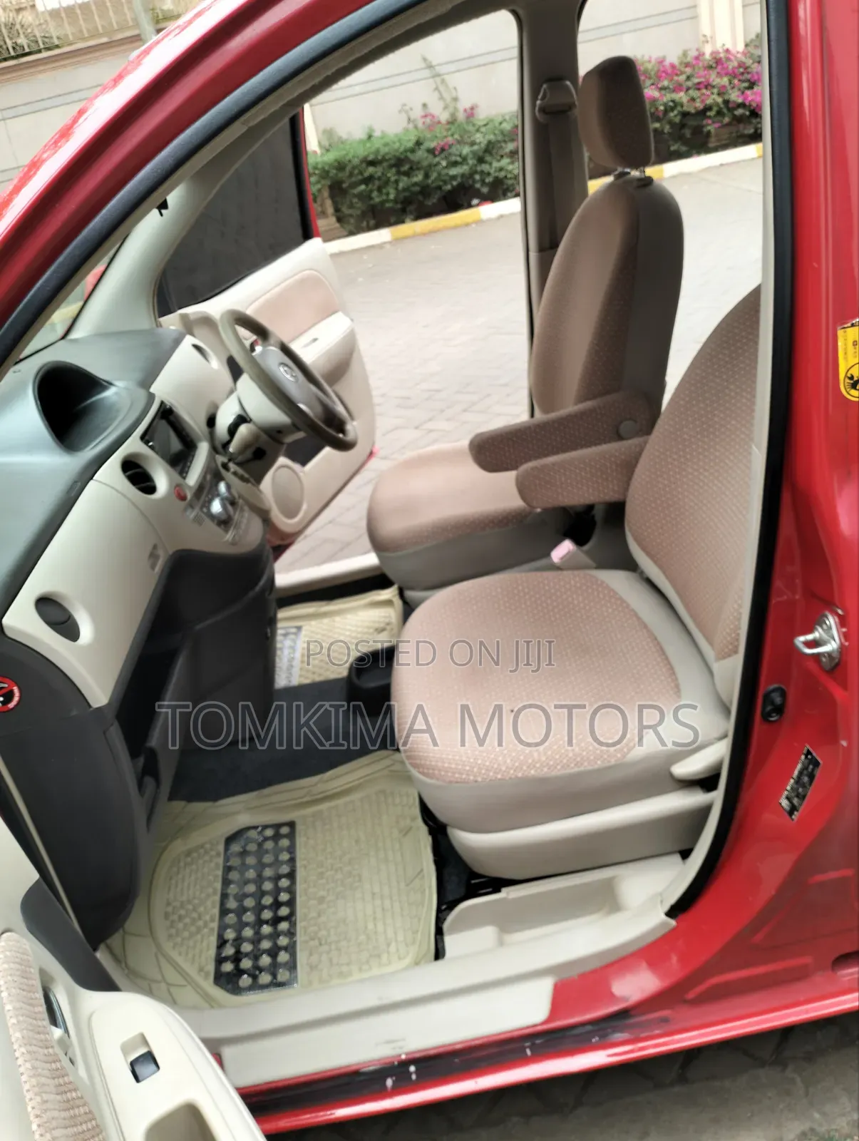 Toyota Sienta 2012 Red