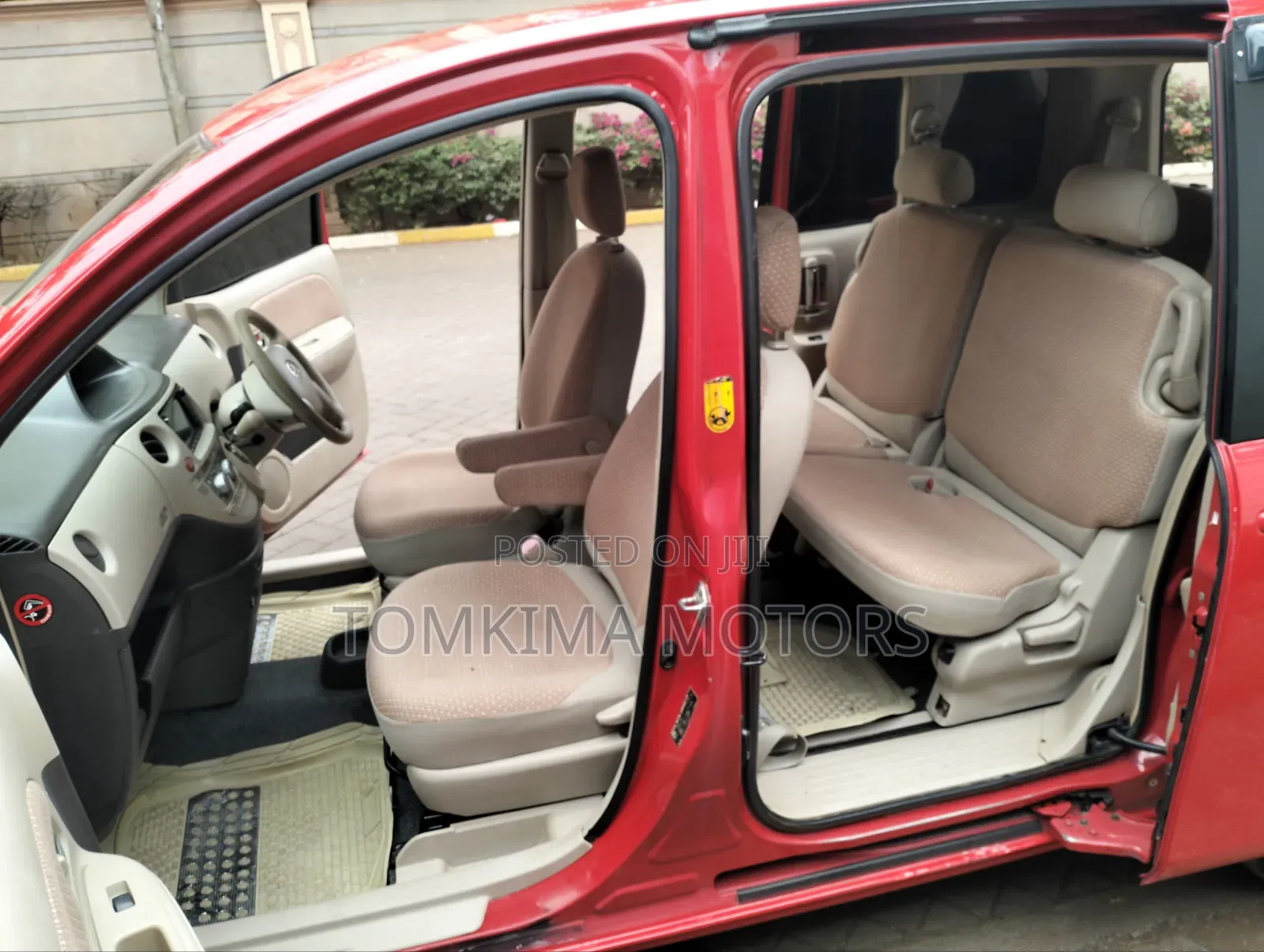 Toyota Sienta 2012 Red