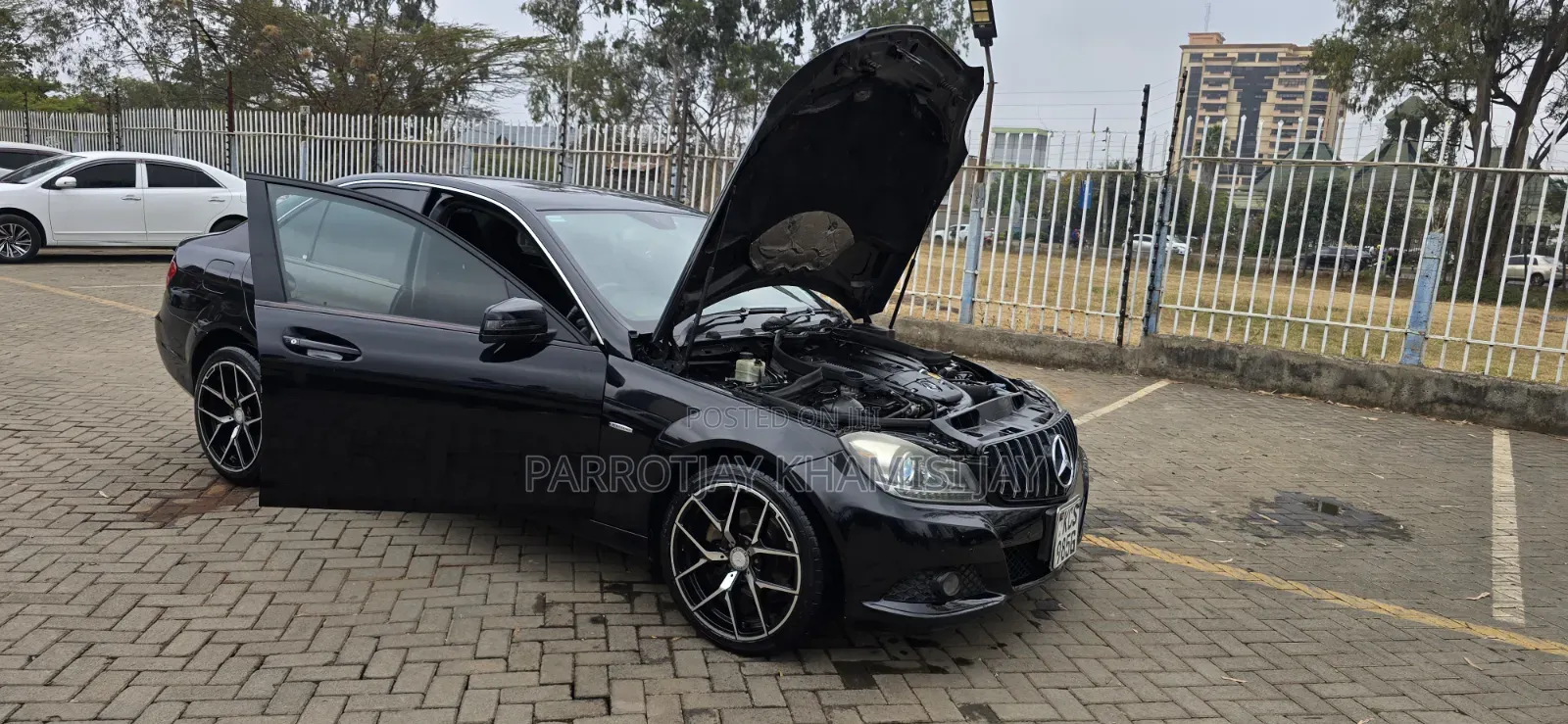 Mercedes-Benz E200 2011 Black
