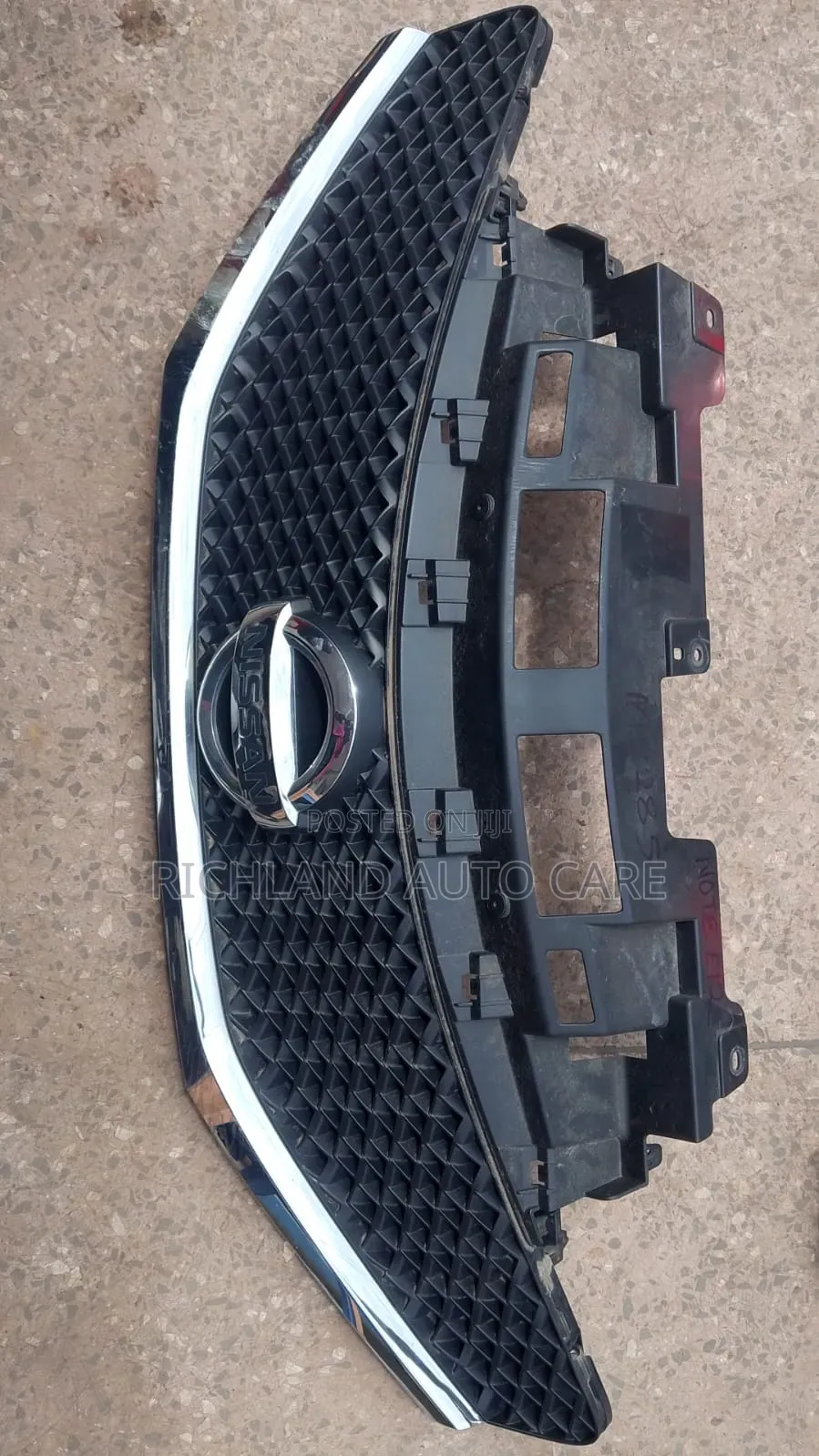 Front Grille Note E12 2016 Model