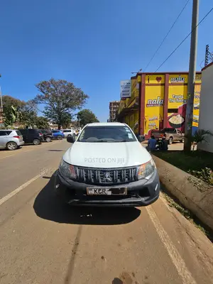 Mitsubishi L200 2015 White