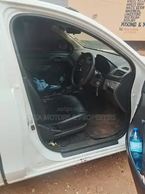 Mitsubishi L200 2015 White