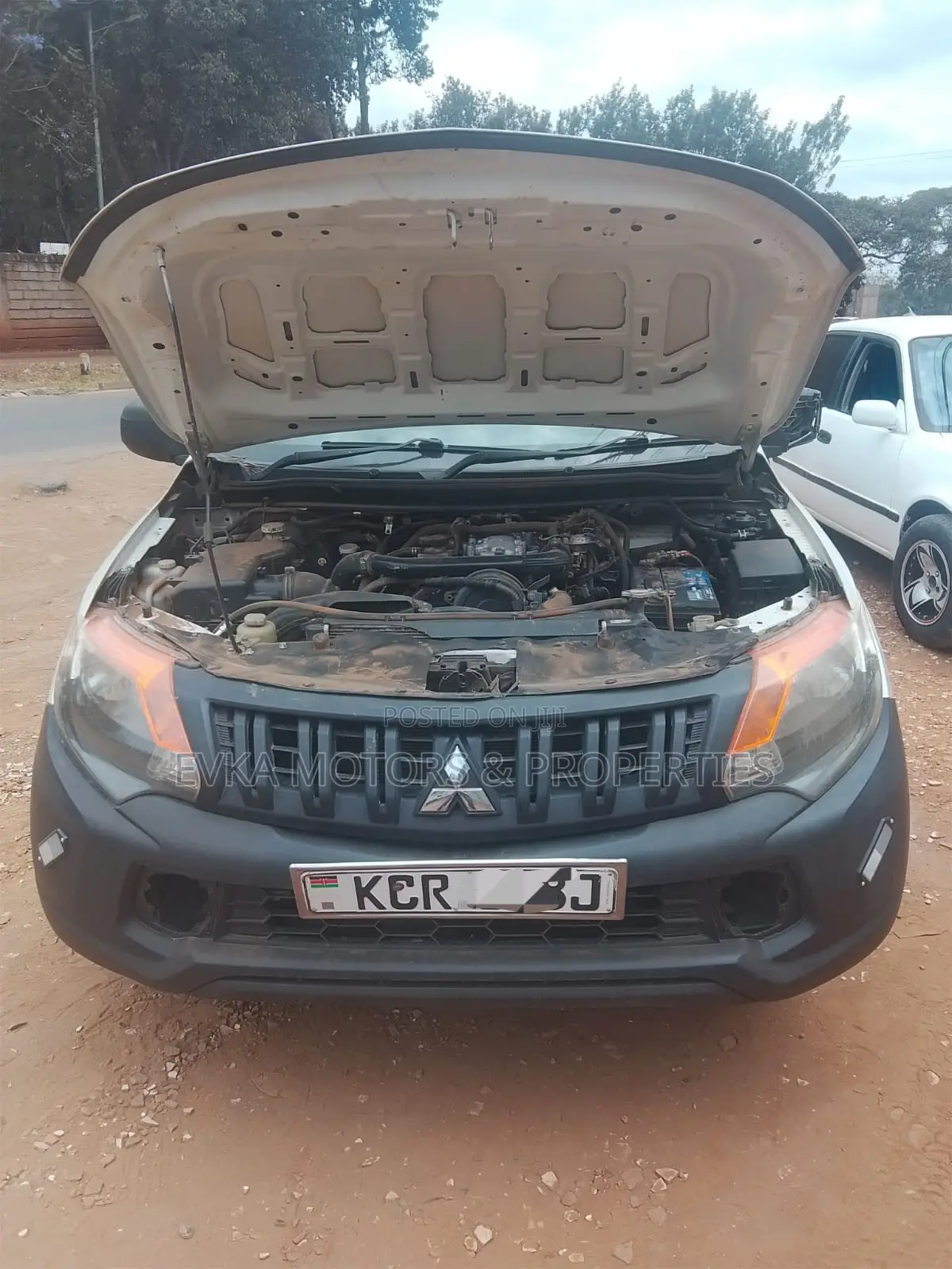 Mitsubishi L200 2015 White