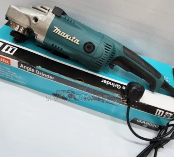 Makita GA9020 9-Inch (230mm) Angle Grinder, a Heavy-