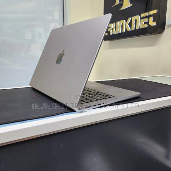 Laptop Apple MacBook Pro 2020 M1 16GB Apple M1 Pro SSD 1T