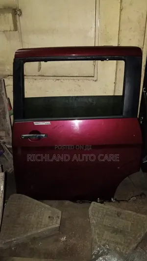 Windbreaker Nissan Serena Gc27 RHS