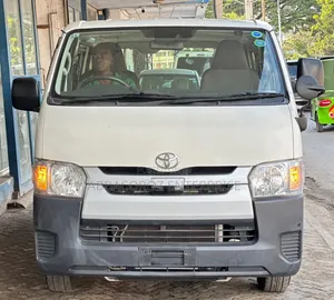 Toyota HiAce 2019 White
