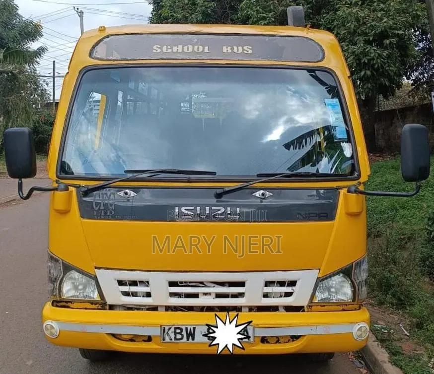 Isuzu NQR 2015 Yellow