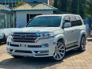 Toyota Land Cruiser 4.6 V8 ZX 2018 Pearl