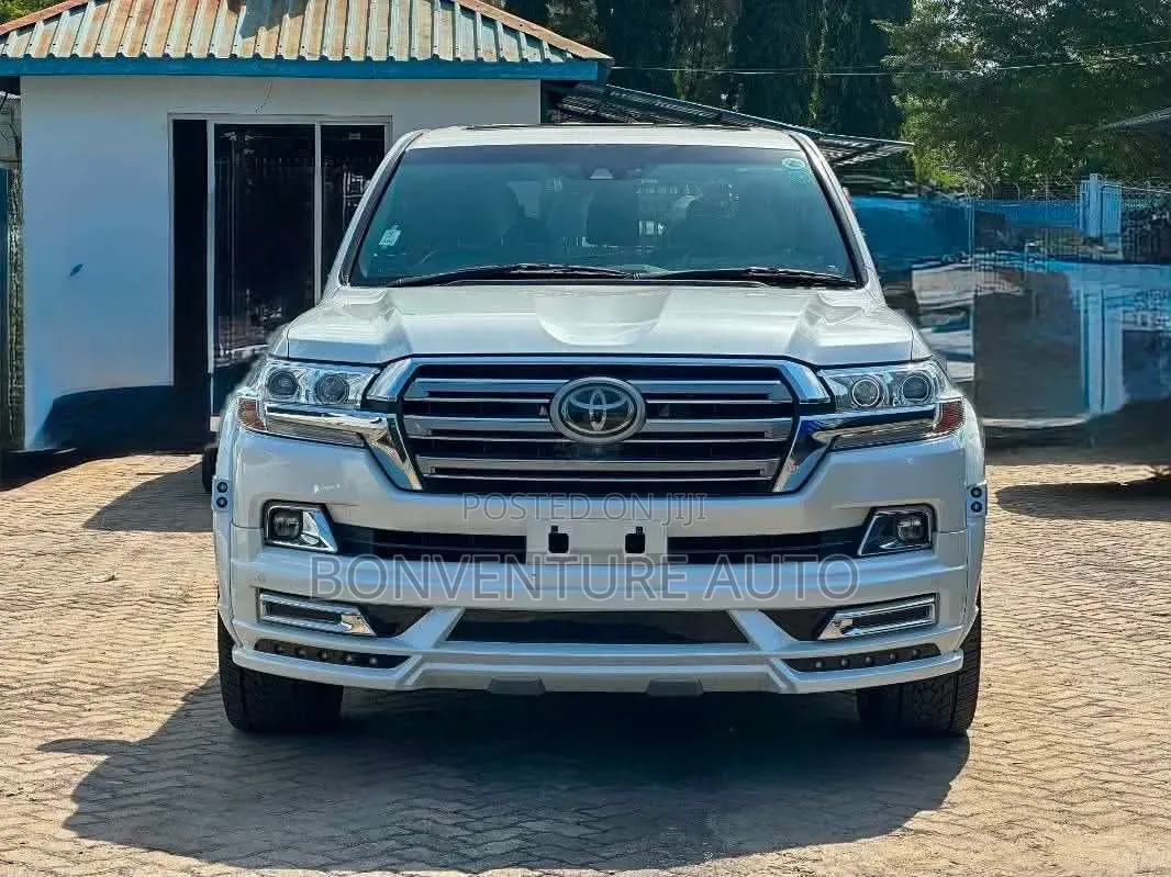 Toyota Land Cruiser 4.6 V8 ZX 2018 Pearl