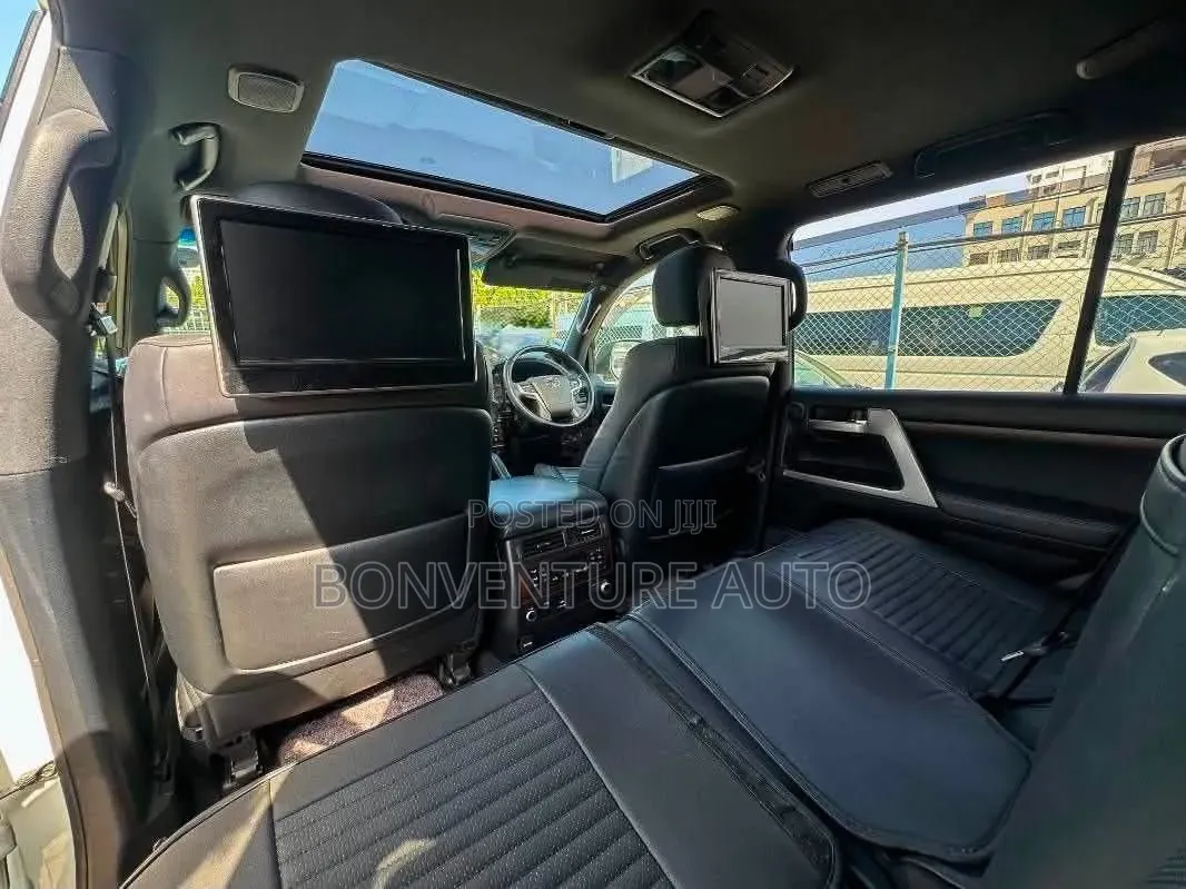 Toyota Land Cruiser 4.6 V8 ZX 2018 Pearl
