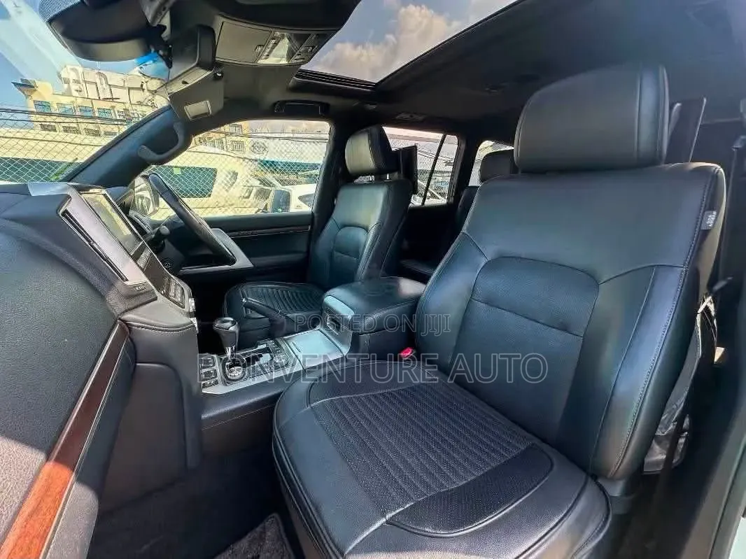 Toyota Land Cruiser 4.6 V8 ZX 2018 Pearl