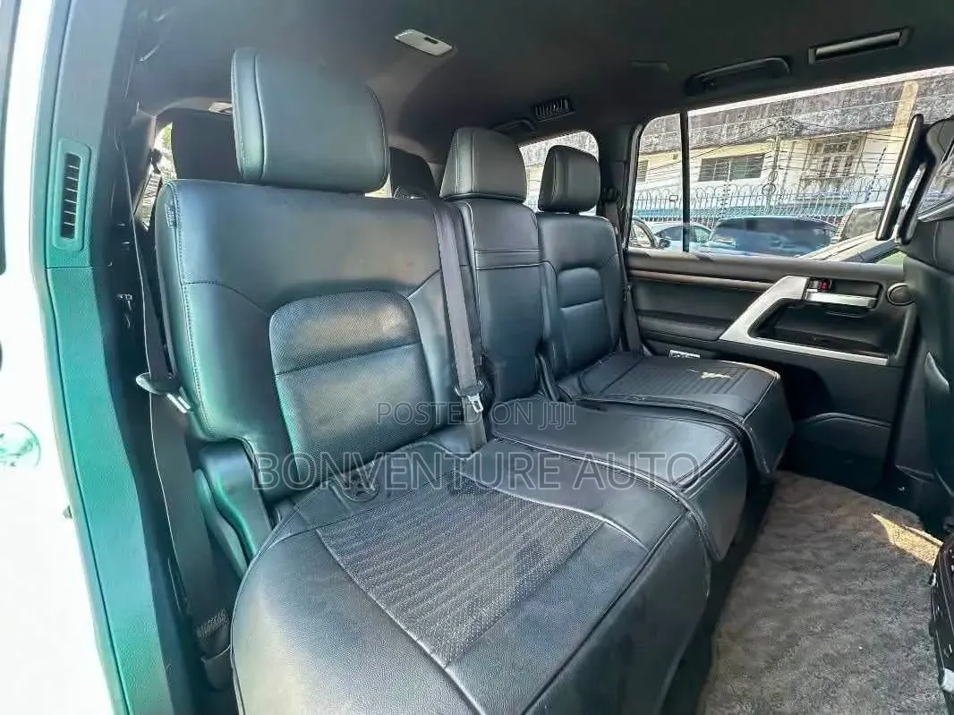 Toyota Land Cruiser 4.6 V8 ZX 2018 Pearl