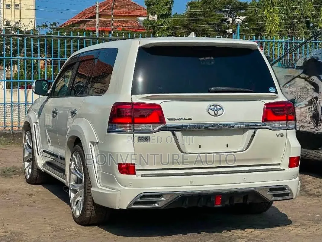 Toyota Land Cruiser 4.6 V8 ZX 2018 Pearl
