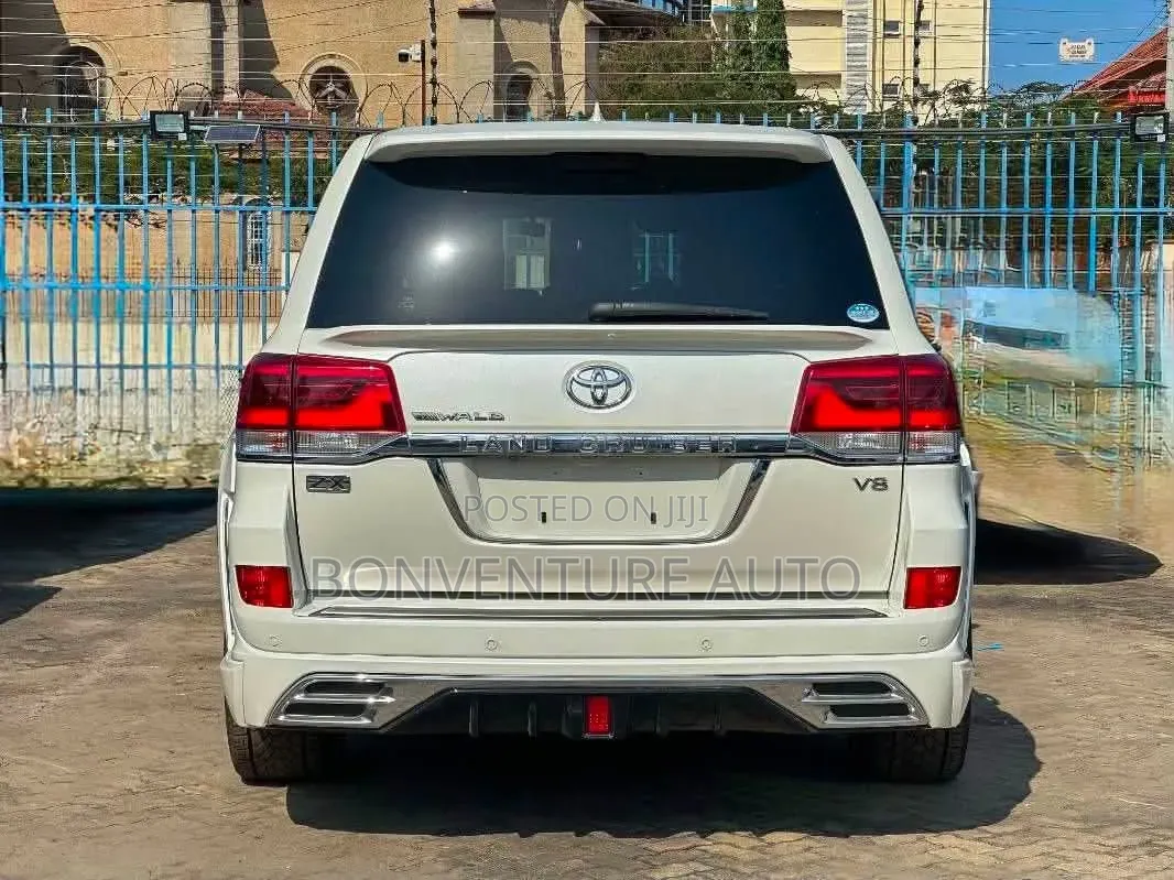 Toyota Land Cruiser 4.6 V8 ZX 2018 Pearl